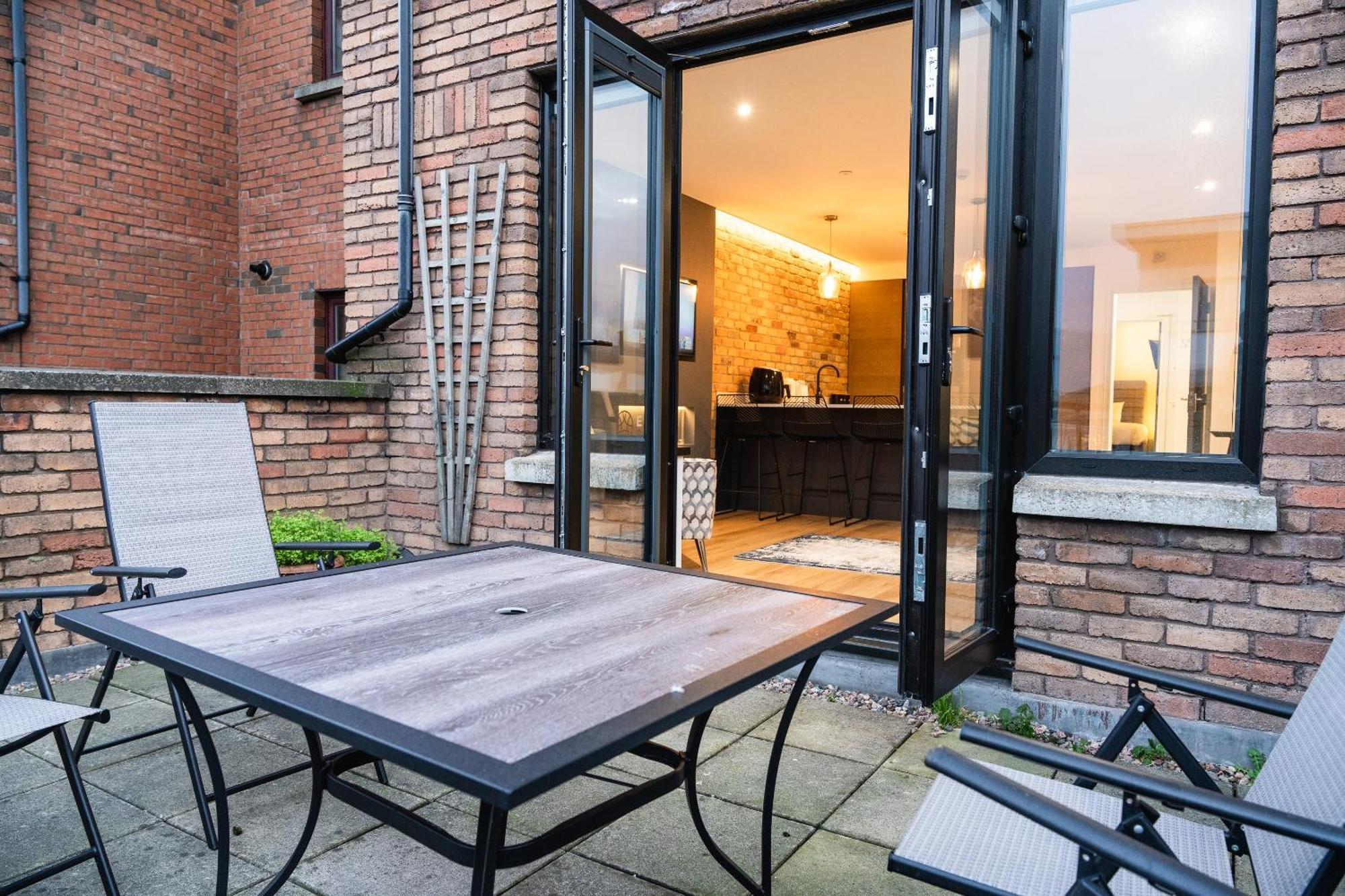 Escape Ordinary In Belfast Appartement Buitenkant foto